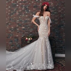Calla Blanche Wedding Gown Teresa street size 4/6 Sorry Sold Xoxo